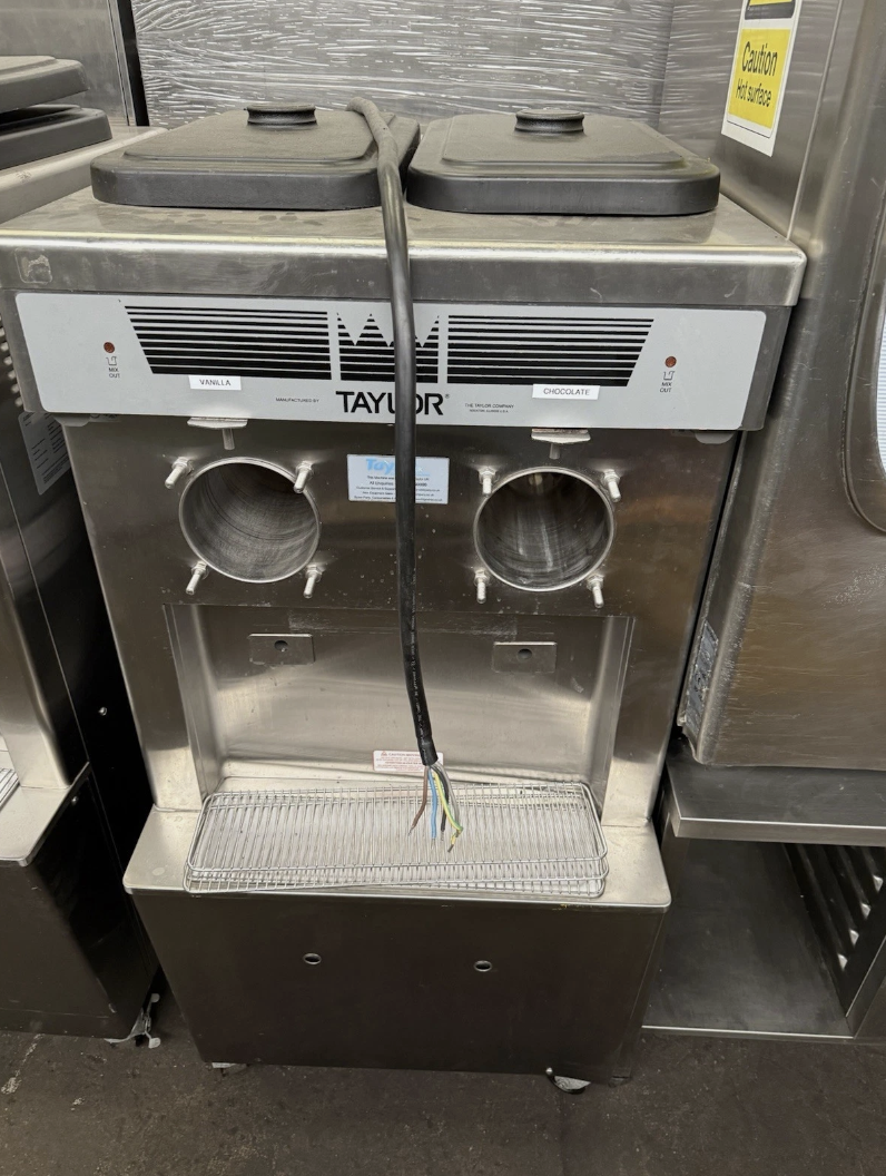 TAYLOR TWIN HEAD MILKSHAKE MACHINE