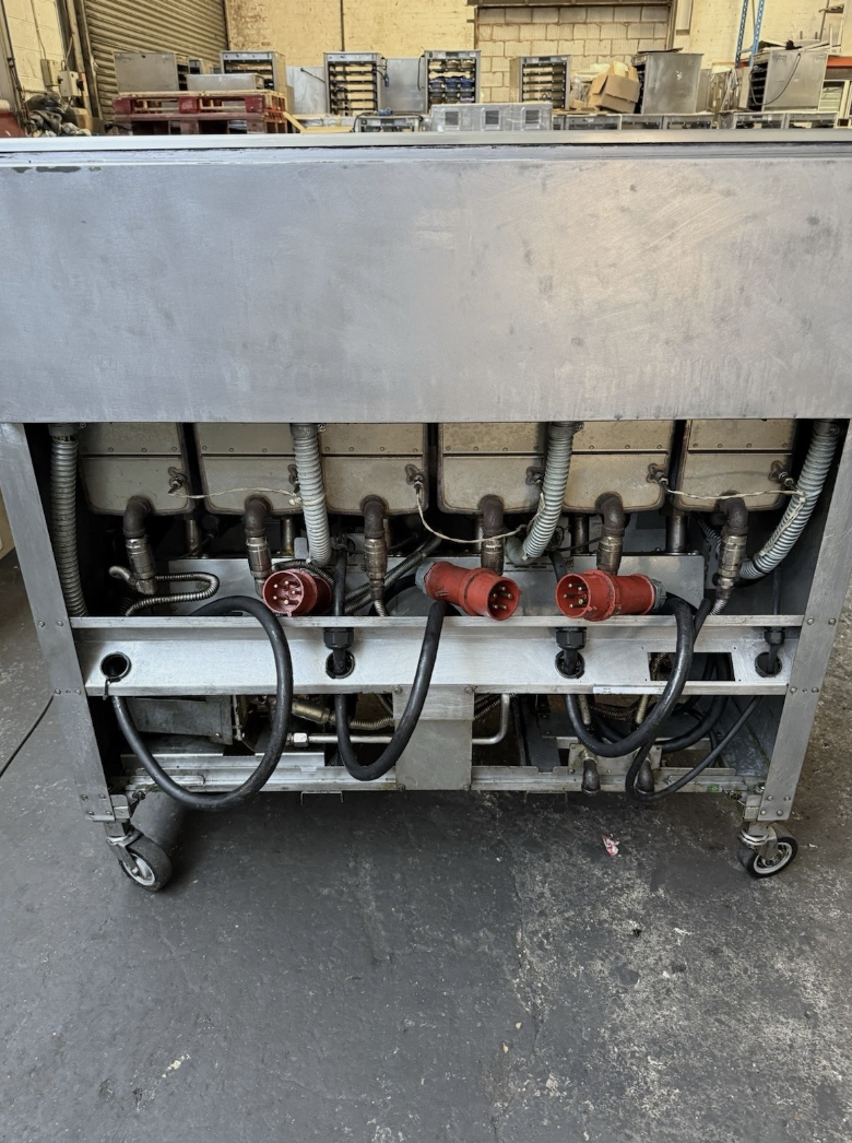 HENNY PENNY LOV 6-BASKET ELECTRIC FRYER – TRIPLE SPLIT TANK