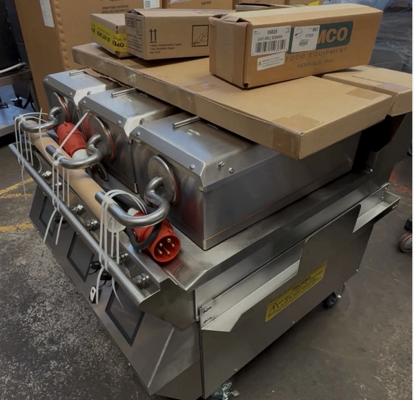 BRAND NEW TAYLOR L810 CLAMSHELL GRILL