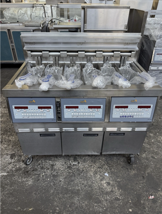 HENNY PENNY LOV 6-BASKET ELECTRIC FRYER – TRIPLE SPLIT TANK
