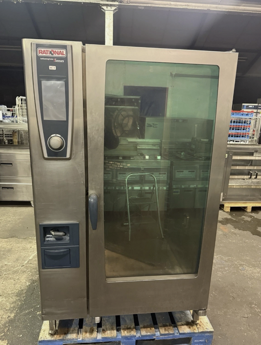 RATIONAL SCCWE 202E – 40 GRID COMBI OVEN WITH ROLL-IN TROLLEY