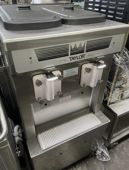 TAYLOR TWIN HEAD MILKSHAKE MACHINE