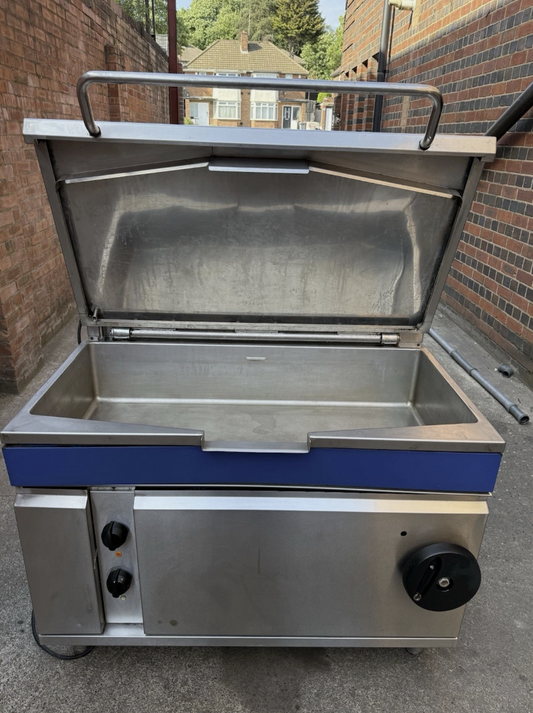 Blue Seal Evolution Tilting Brat Pan – 120 Litre