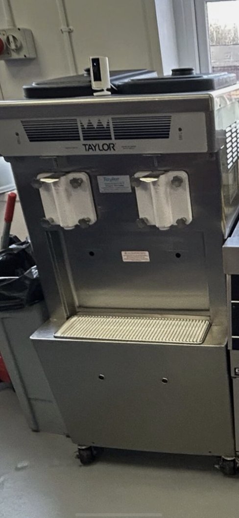 TAYLOR TWIN HEAD MILKSHAKE MACHINE