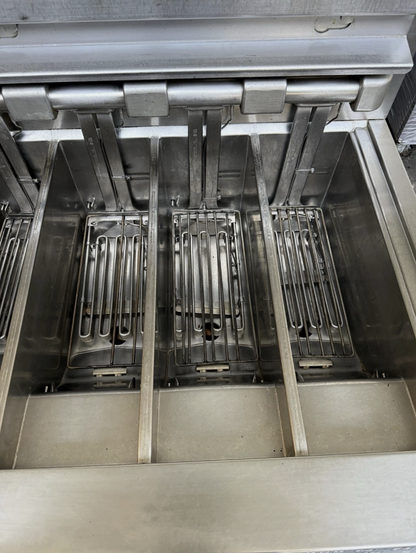 HENNY PENNY LOV 6-BASKET ELECTRIC FRYER – TRIPLE SPLIT TANK