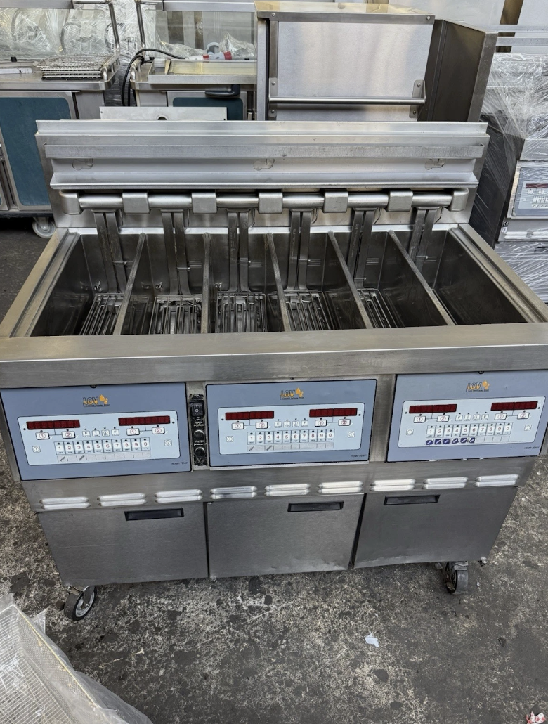 HENNY PENNY LOV 6-BASKET ELECTRIC FRYER – TRIPLE SPLIT TANK
