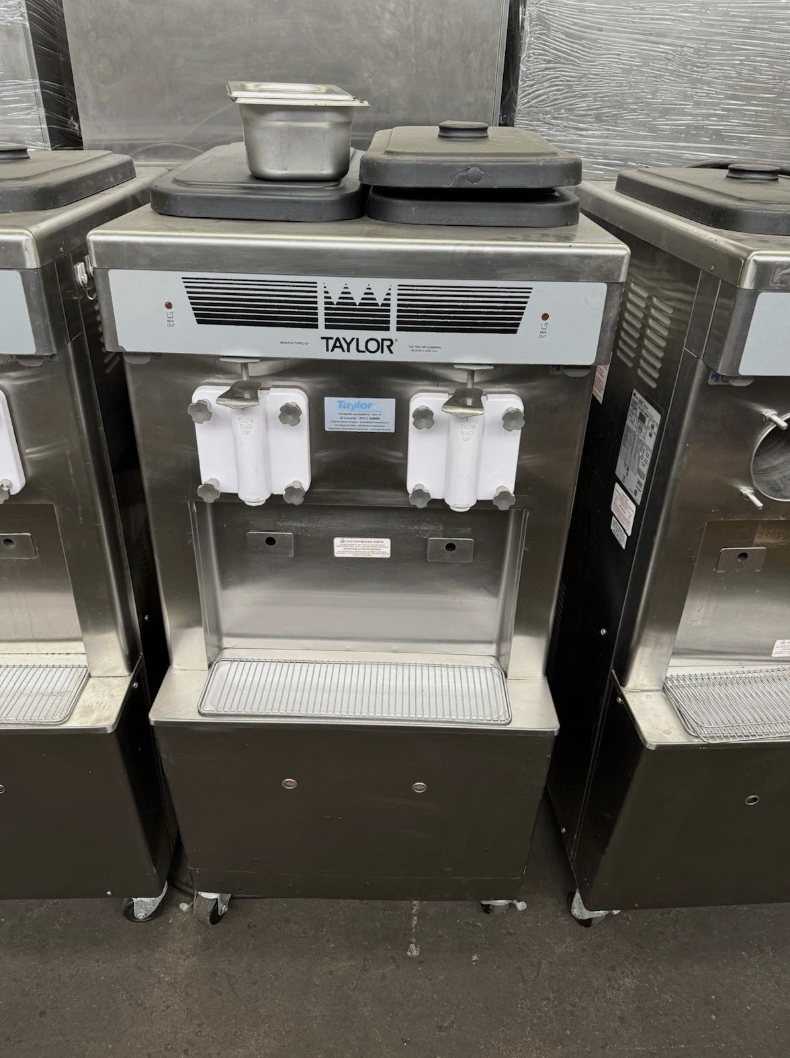TAYLOR TWIN HEAD MILKSHAKE MACHINE