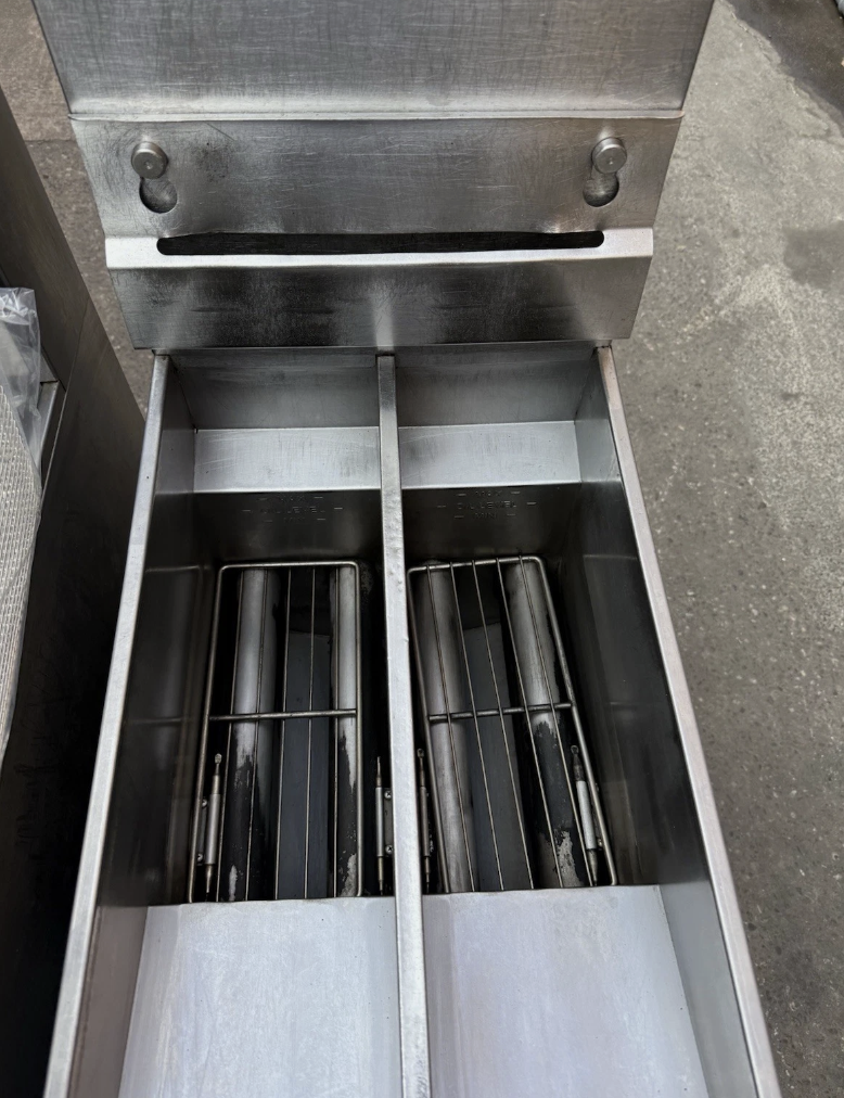 PITCO SG14T TWIN TANK GAS FRYER