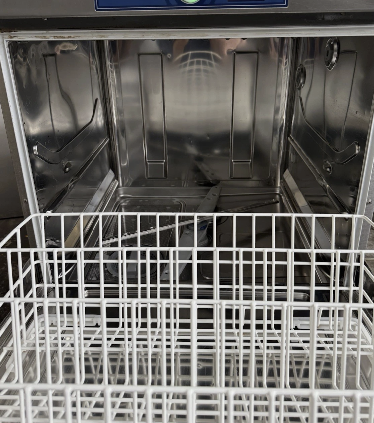 HOBART UNDER-COUNTER DISHWASHER