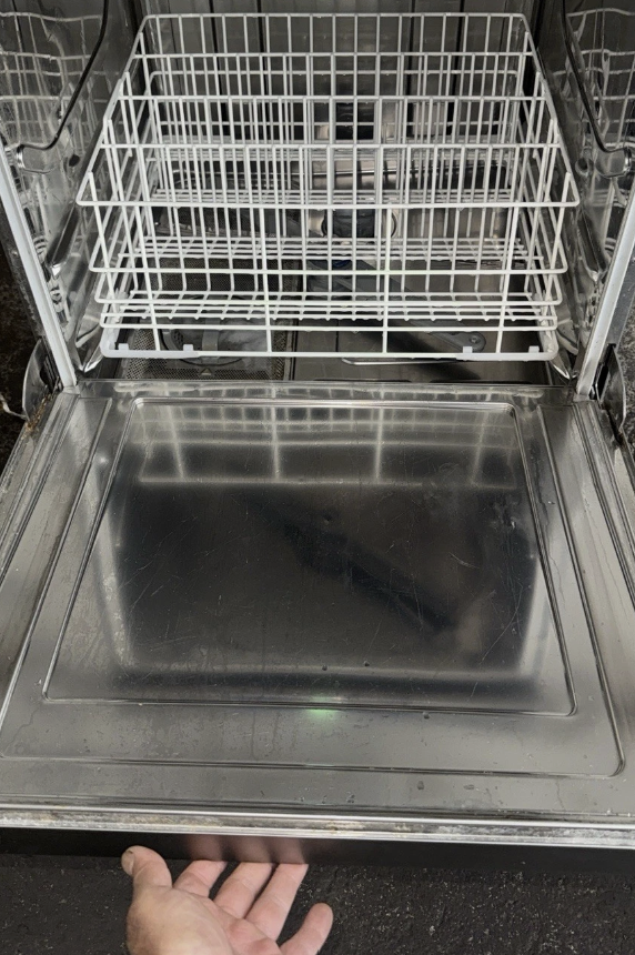 HOBART UNDER-COUNTER DISHWASHER