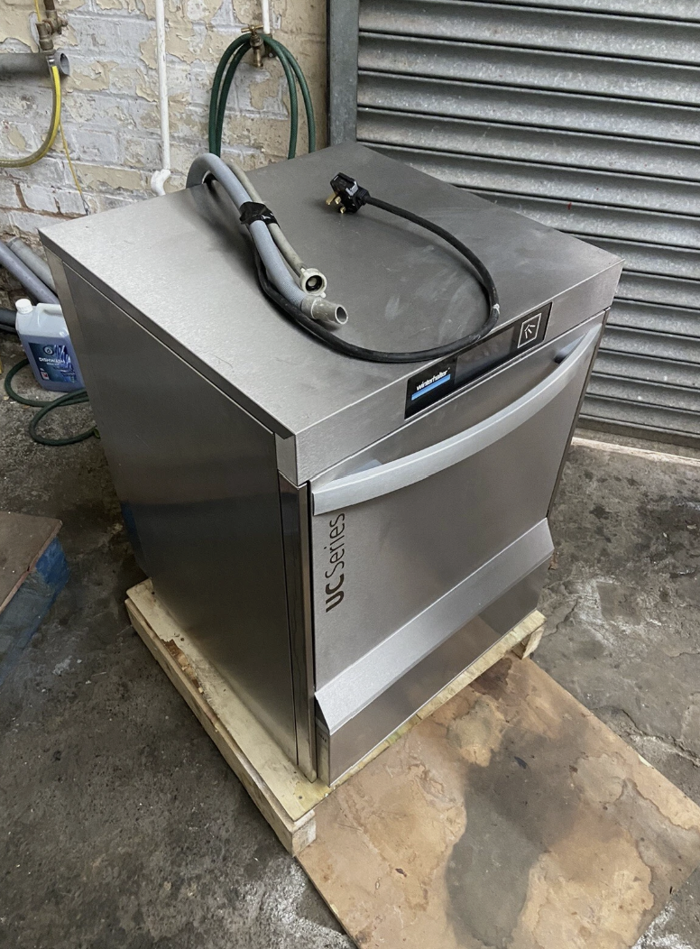 WINTERHALTER UC-L UNDER-COUNTER DISHWASHER